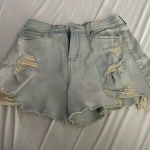 LIGHT BLUE JEAN SHORTS